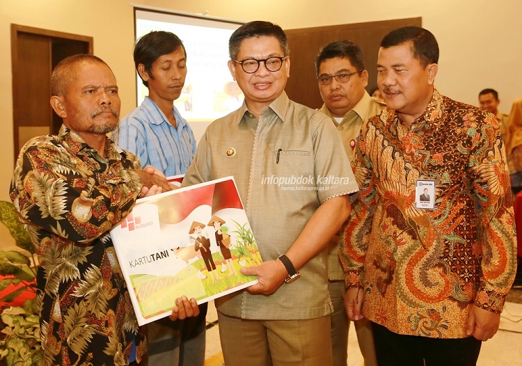 12-KARTU TANI_Foto Utama