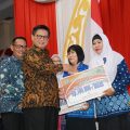 Serahkan Bankeu, Irianto: Guru dan Penyuluh Tak Kenal Waktu Mengabdi
