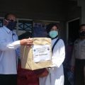 Polda Kalsel Bersama PMII Bagikan Ratusan Paket Sembako dan APD