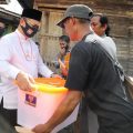 Tengok Warga yang Tertimpa Musibah, Gubernur Serahkan Bantuan