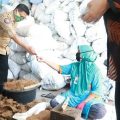 Mencicipi Virgin Coconut Oil di BUMDes Bersama Karang Unarang