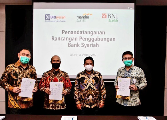 Foto Penandatangan Rancangan Penggabungan Bank Syariah 1