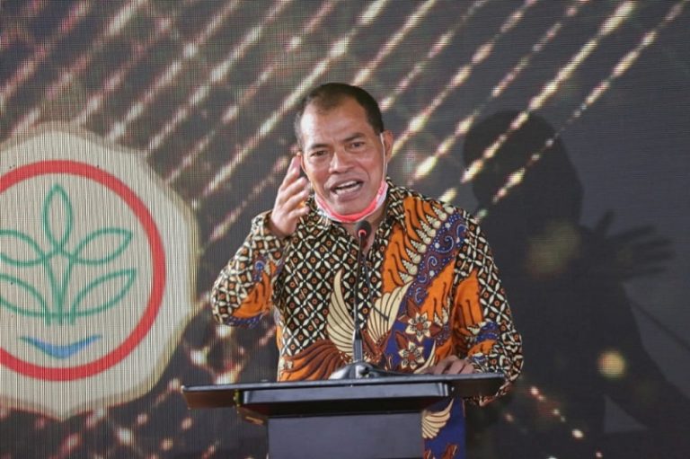 Komisioner Komisi Informasi Pusat (KIP) Romanus Ndau Lendong