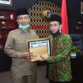 Bupati Lombok Barat Berikan Bonus Kepada Kafilah Terbaik MTQ Provinsi dan Nasional
