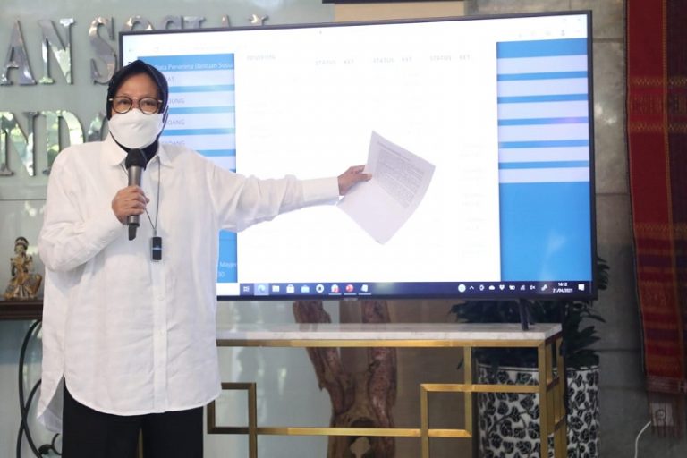 Menteri Sosial Tri Rismah - keuanganonline.idarini
