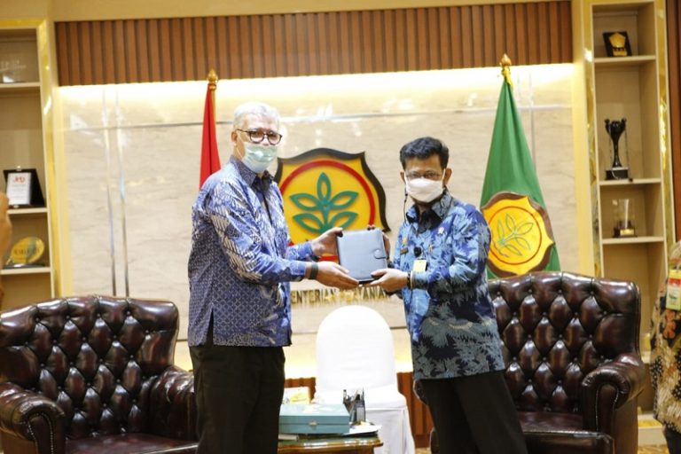 Kepala Perwakilan Food and Agriculture Organization (FAO) di Indonesia,  Richard Trenchard