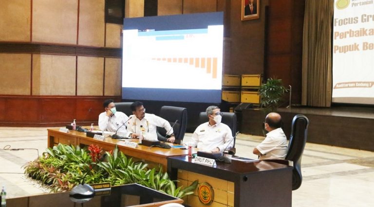 Mentan saat membuka Focus Group Discussion Perbaikan Tata Kelola Pupuk Bersubsidi, di Auditorium Kementerian Pertanian, rabu (5/5/2021).