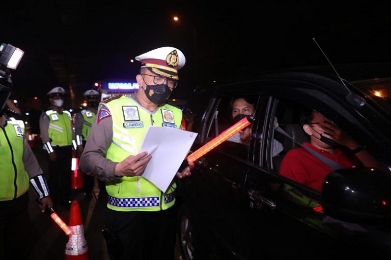 Dir Lantas Polda Metro Jaya Kombes. Pol. Sambodo Purnomo Yogo, S.I.K., M.T.C.P. memimpin Operasi Kepolisian Ketupat Jaya 2021