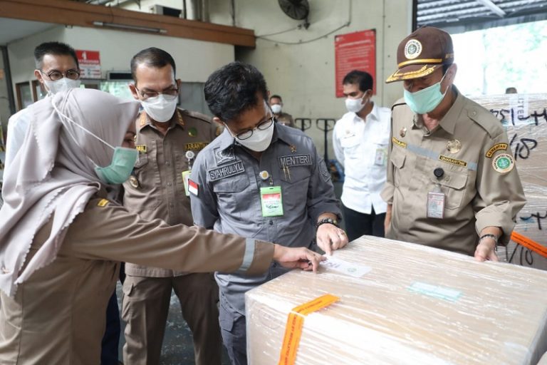 Mentan Syahrul Yasin Limpo saat melakukan kunjungan kerja monitoring pengawasan tindakan karantina pertanian di Cargo Ekspor dan Impor, Bandar Udara Soekarno Hatta, Cengkareng, Banten