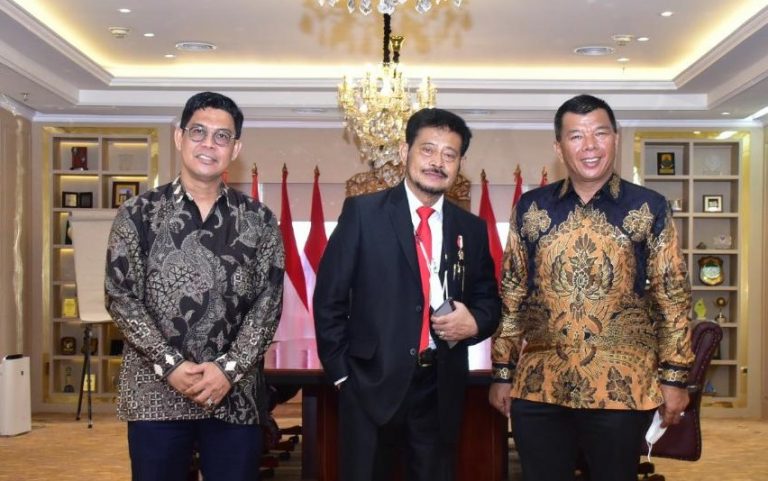 Bupati Bulukumba, Muchtar Ali Yusuf bersama Wakil Bupati Bulukumba, Andi Edy Manaf melakukan pertemuan dengan Menteri Pertanian Syahrul Yasin Limpo