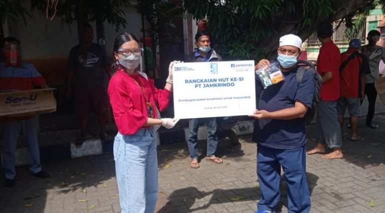 PT Jamkrindo Bagikan 5.100 Paket Kesehatan Untuk Masyarakat