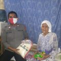 Menyasar Desa Jayabakti, Polsek Cabangbungin Bagikan Sembako ke Warga Terdampak Covid-19