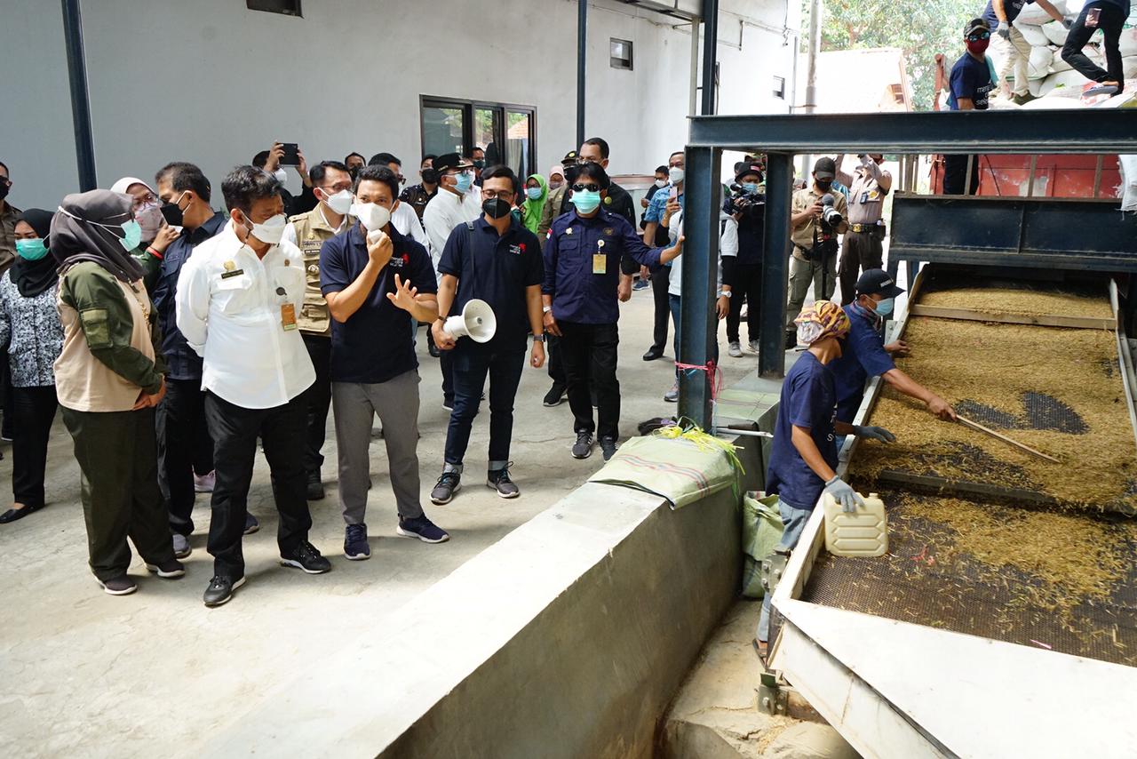Menteri Pertanian, Syahrul Yasin Limpo Cek Stock beras Di Bekasi,Jawa Barat.