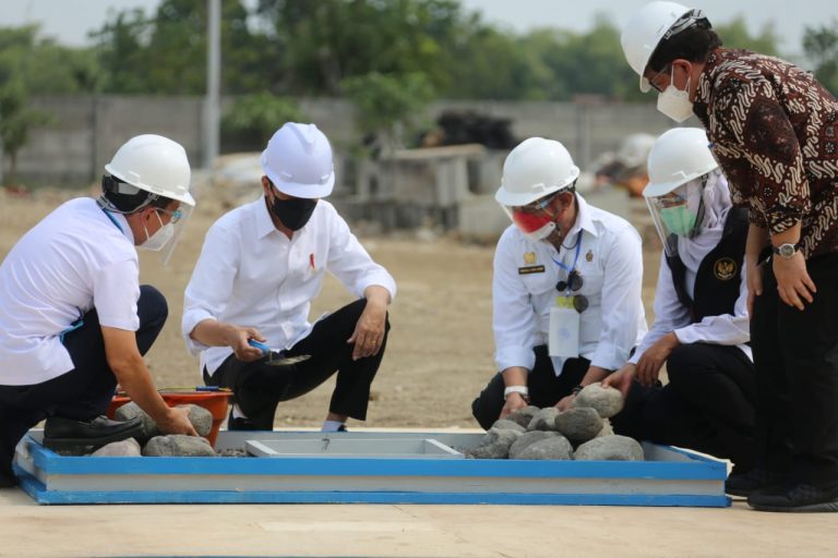 Presiden Jokowi dan Mentan Syarul Yasin Limpo saat groundbreaking perluasan pabrik  pengolahan porang PT Asian Prima Konjac di Madiun Jawa Timur