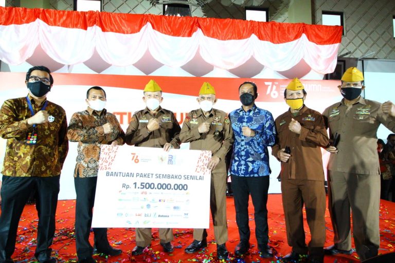 Penyerahan Sembako Paket Merdeka untuk Veteran Indonesia