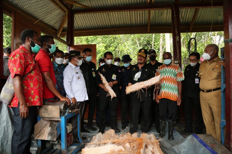 Menteri Pertanian, Syahrul Yasin Limpo, ketika melakukan kunjungan kerja di Distrik Aimas, kelurahan Malawi, kabupaten Sorong, Jum’at 3 September 2021.