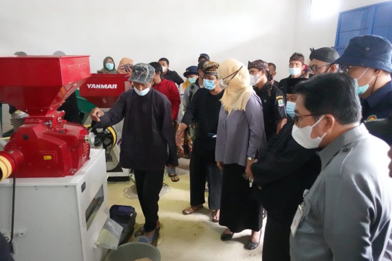 Plt Kepala Badan Ketahanan Pangan (BKP) Kementerian Pertanian (Kementan) Sarwo Edhy meresmikan pembangunan Lumbung Pangan Masyarakat (LPM) di desa Mulyasari, Kecamatan Ciampel, Kabupaten Karawang Jawa Barat, Selasa (14/09/2021)