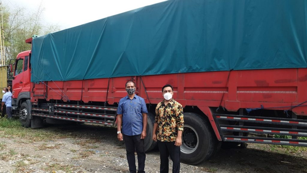 Kelompok Ternak Layer Mandiri Blitar menerima bantuan jagung dari Presiden Jokowi dan Kementan