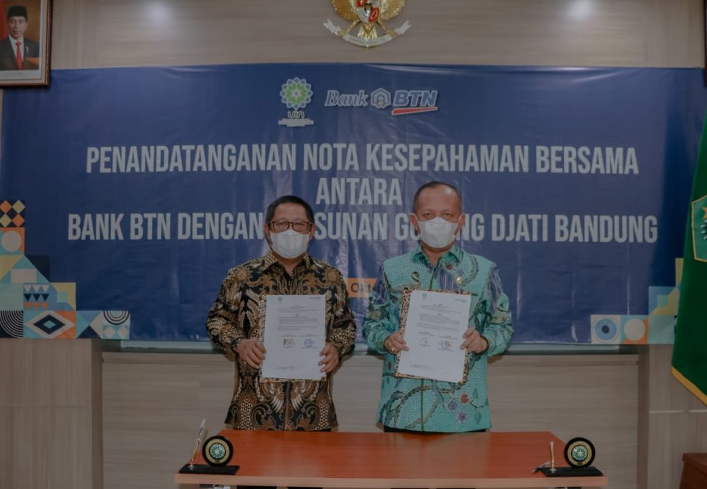 UIN Sunan Gunung Djati Bandung melakukan penandatanganan Memorandum of Understanding (MoU) dengan Bank Tabungan Negara (BTN) yang berlangsung di gedung O. Djauharuddin AR, Kamis (14/10/2021).