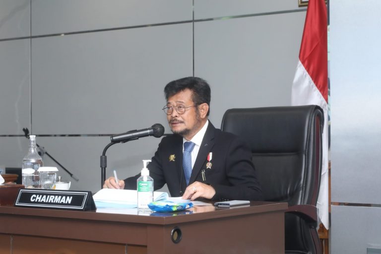 Mentan Syahrul saat memimpin sidang pelaksanaan Pertemuan ke-43 para Menteri Pertanian dan Kehutanan ASEAN (AMAF) secara virtual, di Ruang AWR Kantor Pusat Kementerian Pertanian, Jakarta, Rabu (27/10).