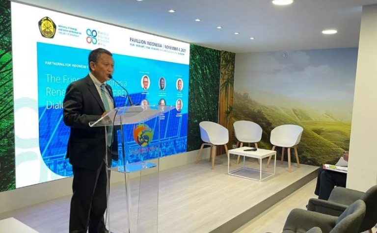 Menteri Energi dan Sumber Daya Mineral (ESDM) Arifin Tasrif saat dialog transisi energi pada gelaran COP ke-26 di Pavilion Indonesia, Glasgow, United Kingdom (4/11)