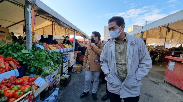 Direktur Jenderal Tanaman Pangan Suwandi, sebagai ketua delegasi Indonesia untuk Romania dan Turki berkunjung ke pusat market produk pertanian terbesar di Bucharest Romania hari Minggu (28/11).