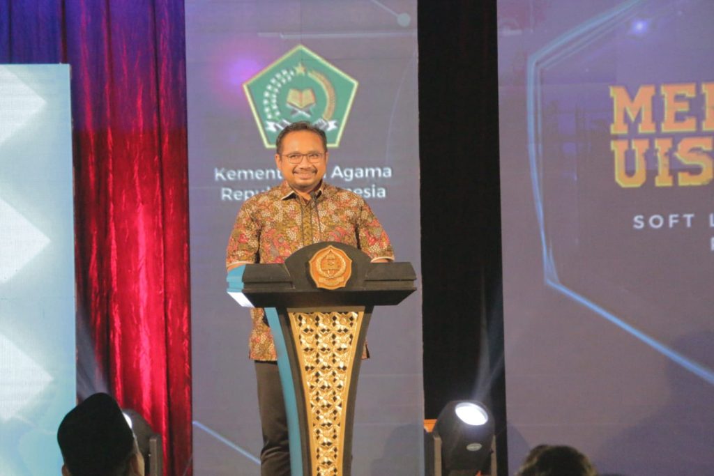 Menteri Agama, Yaqut Cholil Qumas melakukan launching Program Pendidikan Pembelajaran Jarak jauh (PJJ) Pendidikan Agama Islam IAIN Syekh Nurjati Cirebon menjadi Universitas Islam Siber Syekh Nurjati Indonesia (UISSI) secara daring di Kampus IAIN Syekh Nurjati Cirebon, Selasa (14/12/2021).