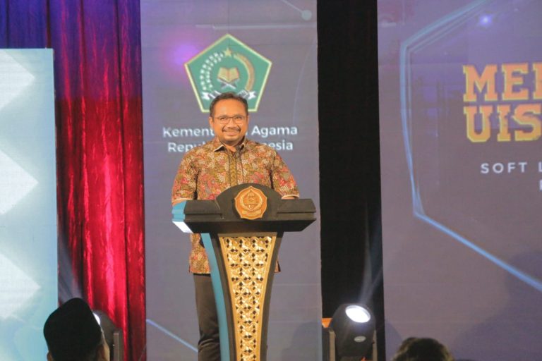 Menteri Agama, Yaqut Cholil Qumas melakukan launching Program Pendidikan Pembelajaran Jarak jauh (PJJ) Pendidikan Agama Islam IAIN Syekh Nurjati Cirebon menjadi Universitas Islam Siber Syekh Nurjati Indonesia (UISSI) secara daring di Kampus IAIN Syekh Nurjati Cirebon, Selasa (14/12/2021).
