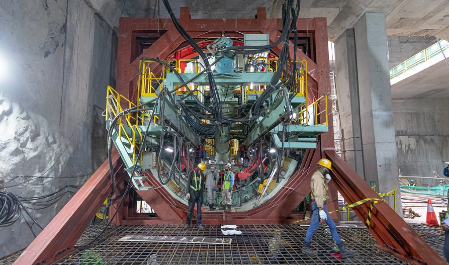 Perakitan TBM-1 hampir selesai dan siap memulai penggalian. Foto oleh PT MRT Jakarta (Perseroda)