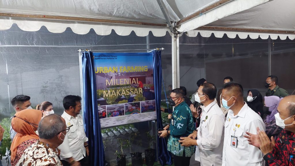 Menteri Pertanian Syahrul Yasin Limpo saat meresmikan Urban Farming Milenial di Makassar, Kamis (30/12/2021).