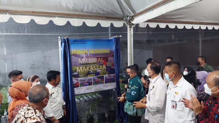 Menteri Pertanian Syahrul Yasin Limpo saat meresmikan Urban Farming Milenial di Makassar, Kamis (30/12/2021).