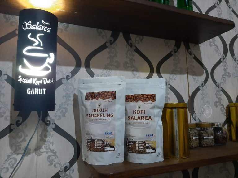 Komunitas Penggiat Kopi Lokal menggelar Garut Expo Coffee Competition dan UKM Thrift 2022 pada 15-16 Januari 2022.