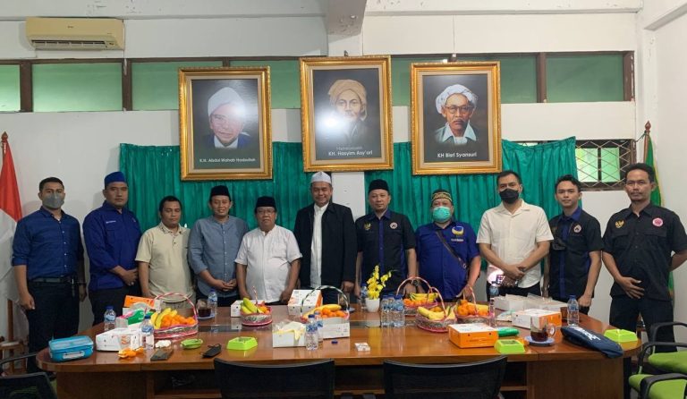 Jajaran Pengurus GP NasdemJakarta Selatan saat kunjungan silaturahim dengan PCNU Jakarta Selatan Kamis (3/2/2022).