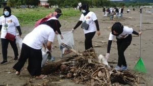PT Jamkrindo, kembali melakukan penghijauan di Ciletuh Palabuhanratu Unesco Global Geopark (CPUGGp) dan pembersihan sampah di Pantai Palangpang pada Minggu, (6/2/2022).
