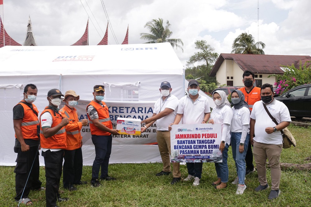 PT Jamkrindo untuk kedua kalinya memberikan bantuan kepada korban gempa di Sumatera Barat.