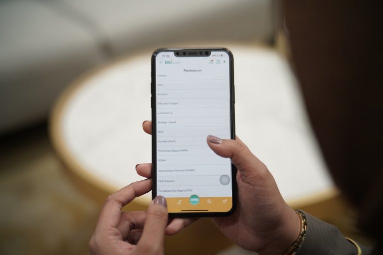 BSI Mobile memfasilitasi pembayaran kendaraan secara online.