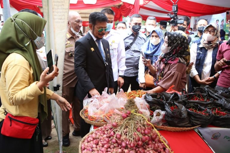 Mentan SYL pada acara pasar tani tersebut yang dihelat di pelataran Kantor Balai Besar Karantina Pertanian, Makassar, Rabu (27/4/2022).