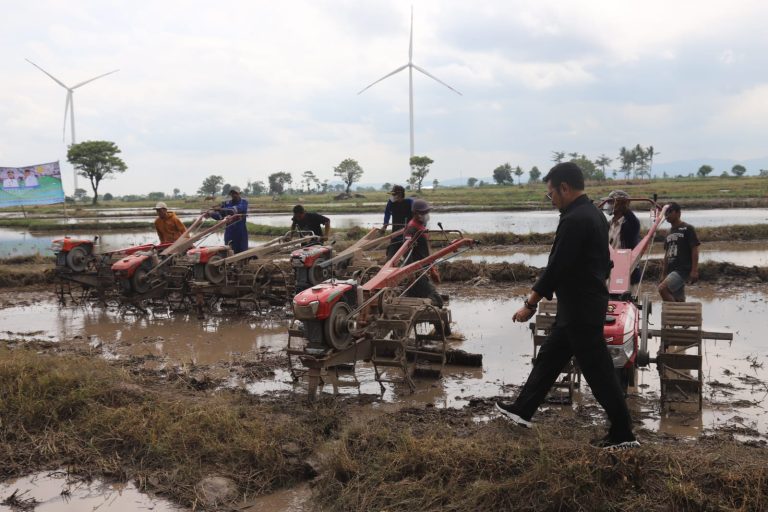 Menteri Pertanian Syahrul Yasin Limpo saat memantau bantuan Alsintan tahun 2022