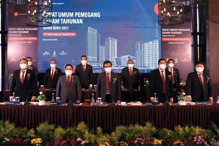 Seluruh jajaran komisaris dan direksi PT. Adhi Commuter Properti Tbk. saat RUPS Tahunan di Hotel GranDhika Iskandarsyah Jakarta, Selasa (28/6/2022).