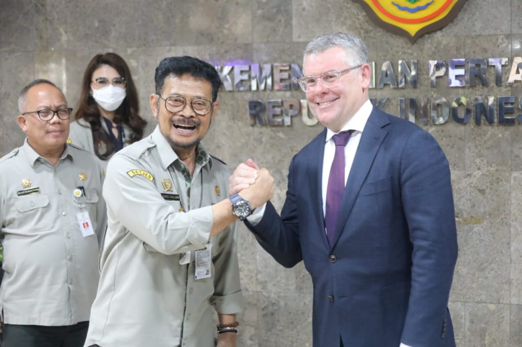 Menteri Pertanian Syahrul Yasin Limpo menyambut kedatangan Menteri Pertanian, Perikanan, dan Kehutanan Australia Murray Watt di kantor Kementerian Pertanian Pusat (14/07).