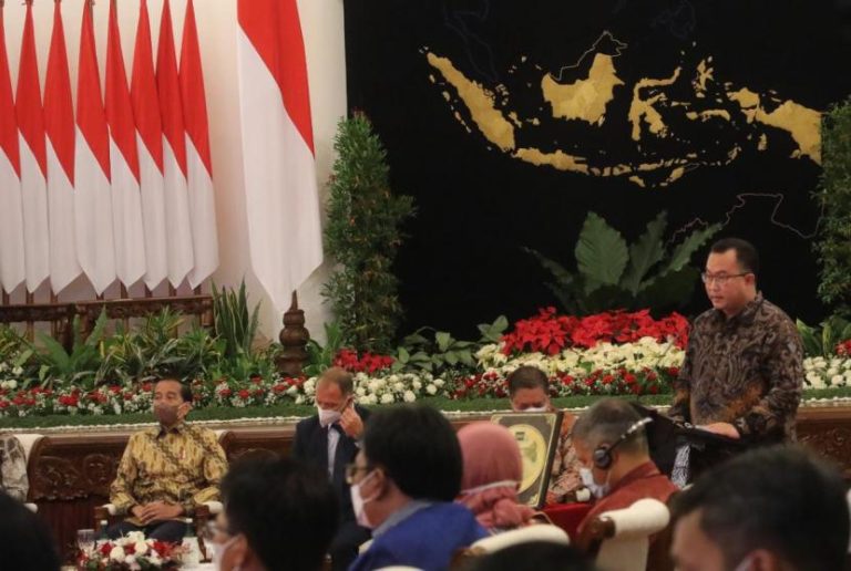 Rekror IPB, Arif Satria mengapresiasi capaian swasembada beras Indonesia selama tiga tahun berturut-turut pada penghargaan pertanian tahun 2022 kepada petani.