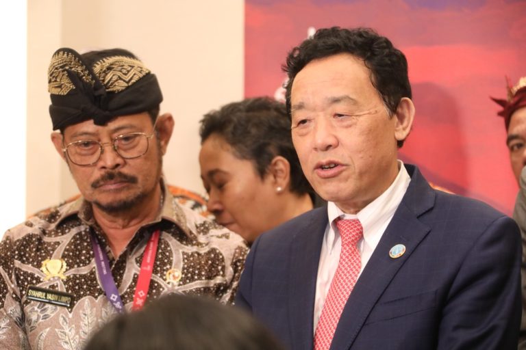 Direktur Jenderal Food and Organization (FAO) Qu Dongyu  saat melakukan konferensi pers seusai one-on-one meeting dengan Menteri Pertanian Syahrul Yasin Limpo, di Hotel Intercontinental Jimbaran, Bali pada Selasa, 27 September 2022.
