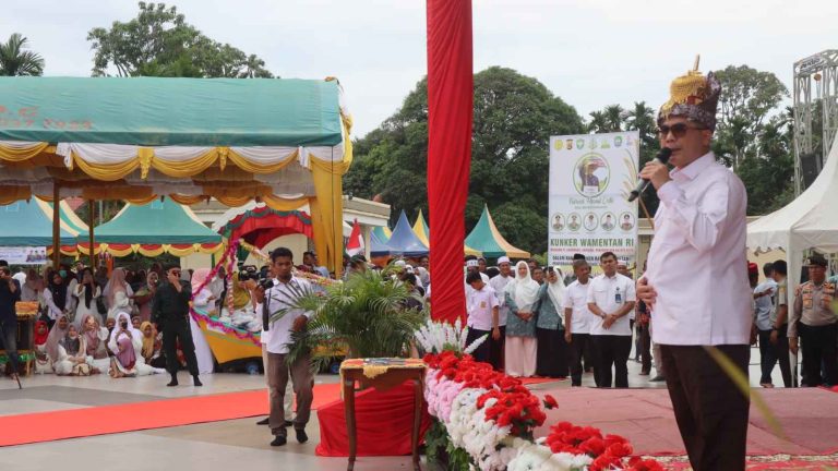 Wakil Menteri Pertanian (Wamentan) Harvick Hasnul Qolbi saat melakukan kunjungan kerja di Kabupaten Aceh Barat Daya (Abdya), pada Senin (21/11/2022).