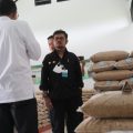 Menteri Pertanian Syahrul Yasin Limpo (Mentan SYL) saat meninjau Unit Pengelola Benih Sumber (UPBS) Varitas Unggul Baru (VUB)  di BPTP Nusa Tenggara Barat (NTB).