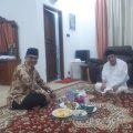 Wakil Menteri Pertanian RI (Wamentan), Harvick Hasnul Qolbi (kiri) saat mengunjungi Anggota Watimpres, Habib Luthfi bin Yahya (kanan). Foto: istimewa