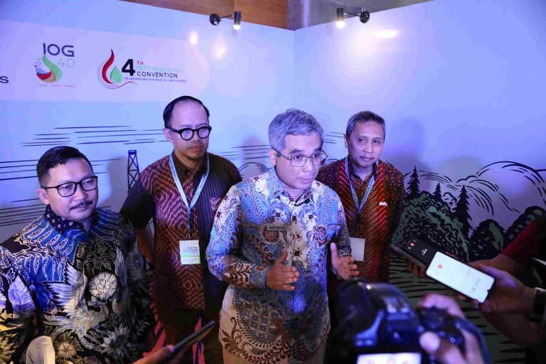 Wakil Menteri Pertanian (Wamentan), Harvick Hasnul Qolbi menghadiri pembukaan Rapat kerja Pertanahan dan Kehutanan 2023 yang diselenggarakan oleh SKK Migas di Surabaya, Jawa Timur, Rabu (1392023).