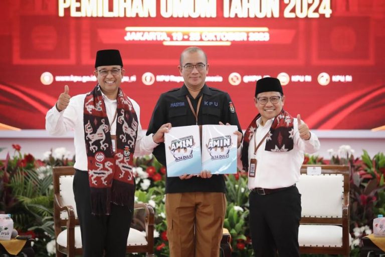 Pasangan Capres dan Cawapres 2024 Anise Rasyid Baswedan dan Muhaimin Iskandar mendaftar ke KPU pada Kamis (19/10).