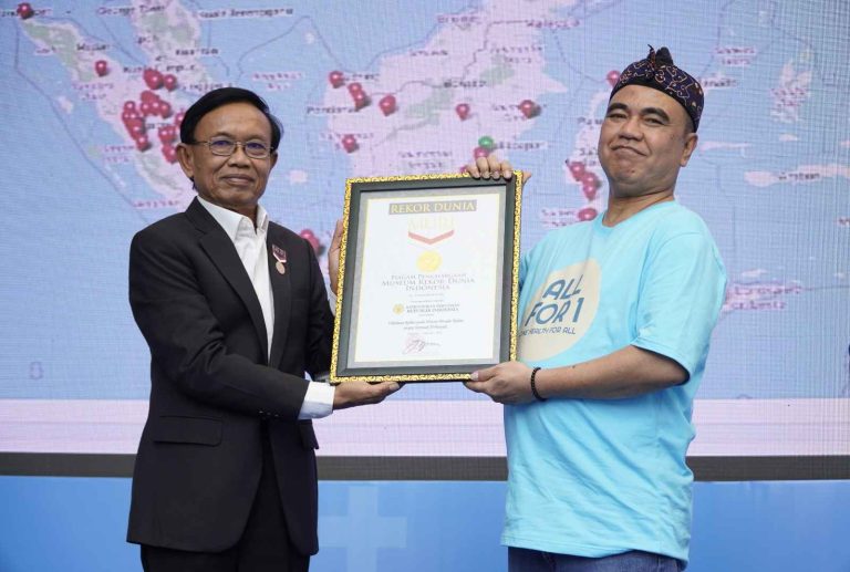 Kementerian Pertanian (Kementan) melalui Direktorat Jenderal Peternakan dan Kesehatan Hewan (Ditjen PKH) berhasil memecahkan Rekor MURI (Museum Rekor Dunia Indonesia) dengan melakukan Vaksinasi Hewan Penular Rabies Serentak Terbanyak.