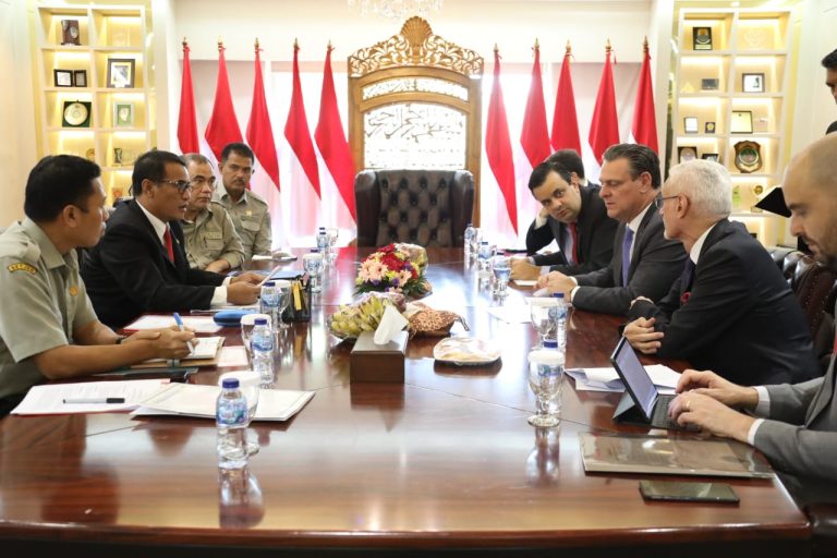 Mentan Amran saat menerima kunjungan kerja jajaran Kementerian Pertanian Brazil di Kantor Pusat Kementan
