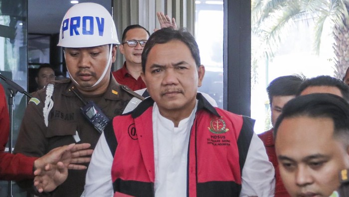 kejagung-tahan-achsanul-qosasi-2_169